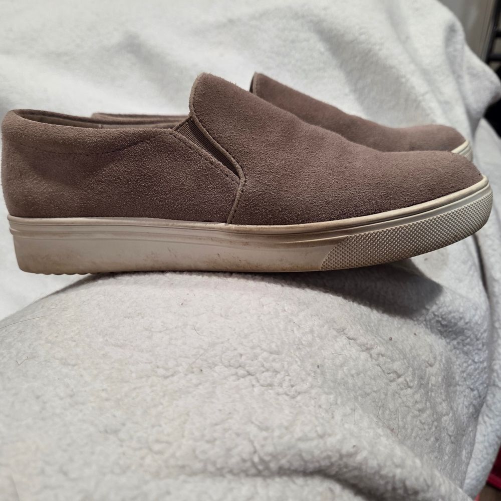 Blondo Suede Riyan Waterproof Slip-On Sneaker Comfort Walking Shoe VTG Style
